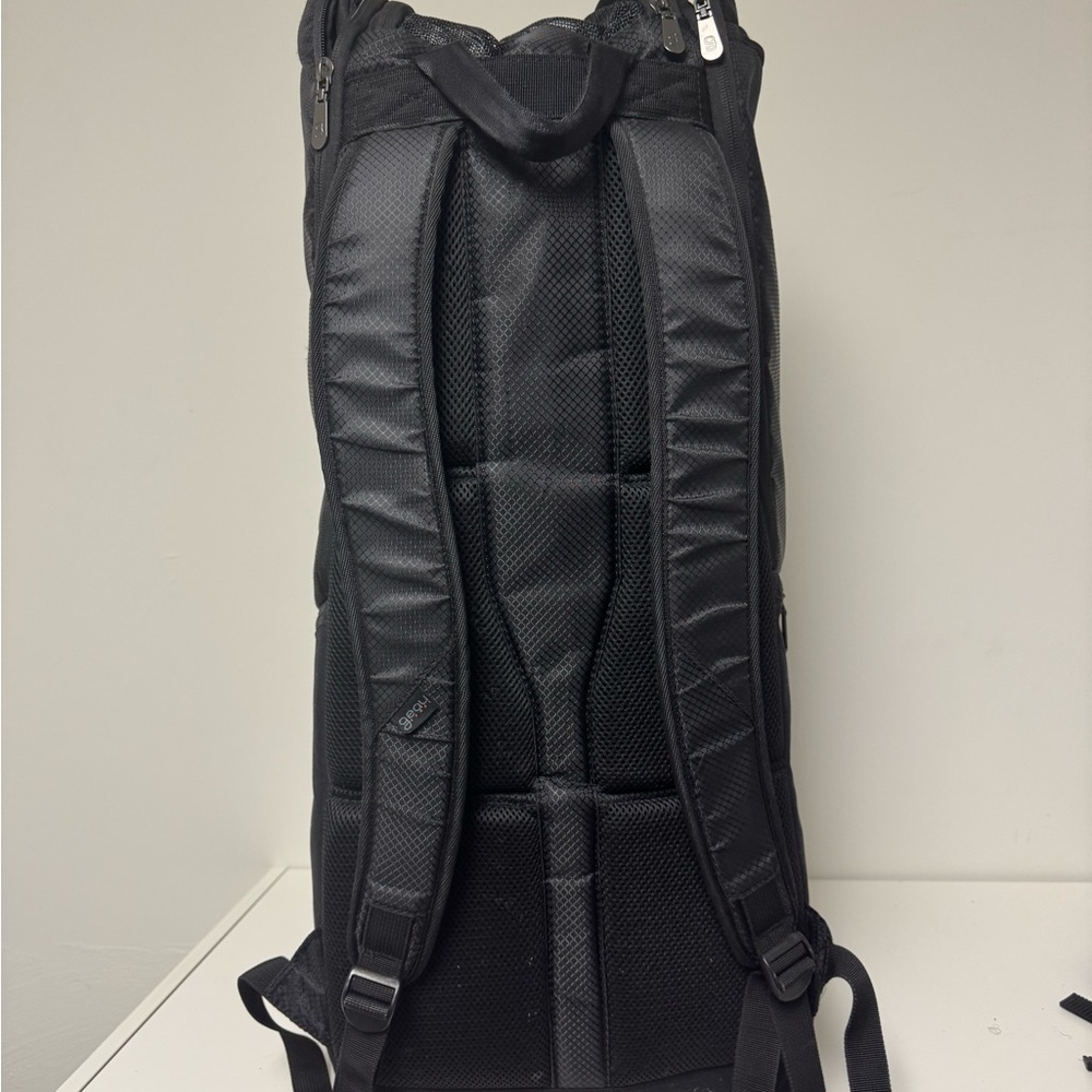Men's Black Backpack With Spacious Interior - image 3